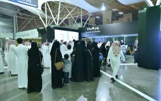 بسبب الزحام الشديد أمس إدارة المعرض تظطر إلى غلق الأبواب على فترات