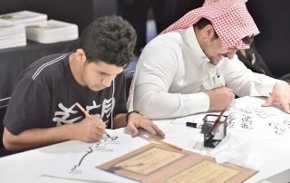ورشة الخط العربي تحظى بإقبال كبير