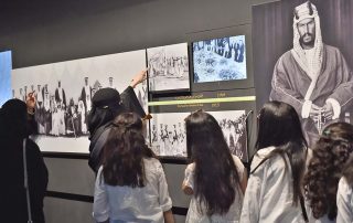 أشهر صورة للملك عبد العزيز المؤسس قبل ملحمة التوحيد تستوقف زوار المعرض