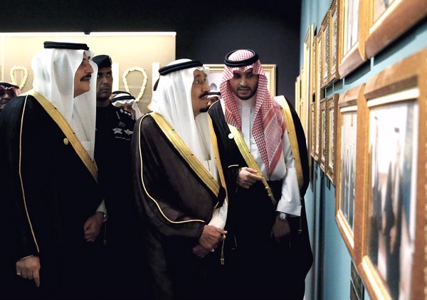 الملك سلمان والأمير تركي بن محمد بن فهد في افتتاح معرض روح القيادة