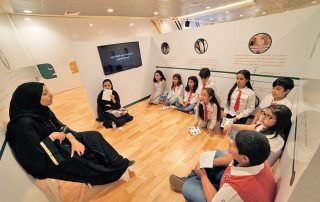 أطفال برلمان الطفولة في صحيفة الحياة يزورون روح القيادة