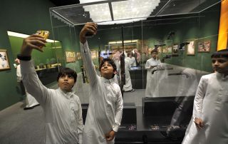 سيلفي روح القيادة ٢٤ عاما في صورة