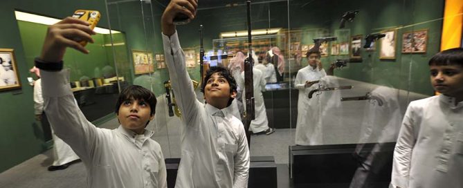 سيلفي روح القيادة ٢٤ عاما في صورة