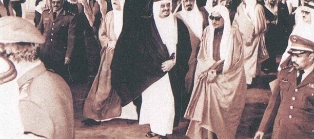 خادم الحرمين الشريفين الملك فهد في عام 1392هـ/1972م أثناء حفل جامعة الملك سعود بمناسبة مرور 15 عاماً على إنشائها